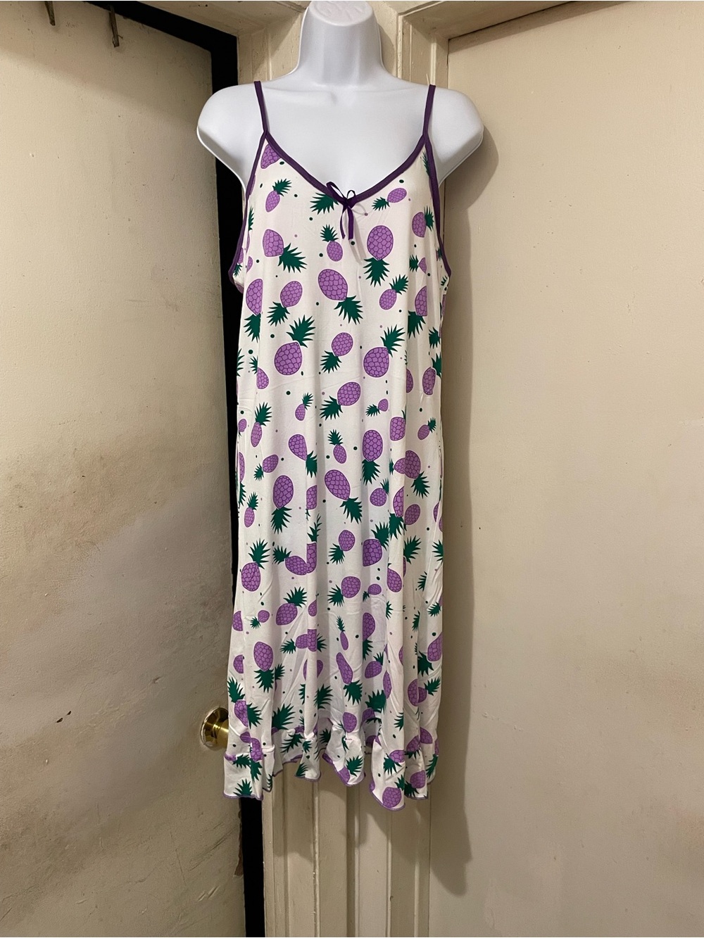 Women’s L Pineapple Print Nightgown Sleep Dress Purple White Ruffle (See Pics)